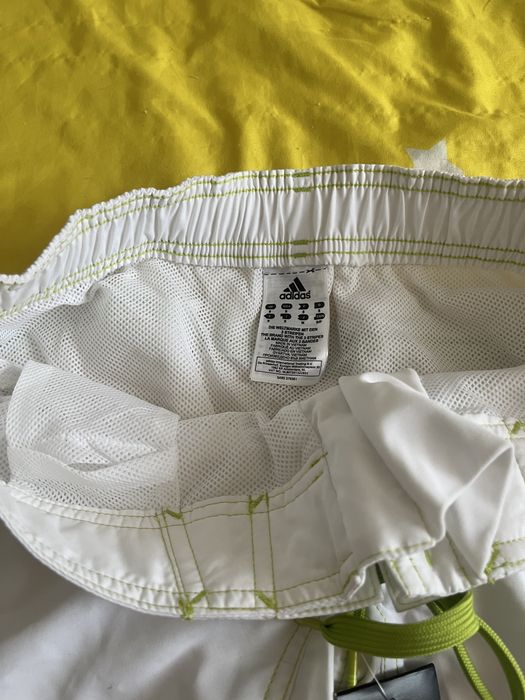 Bermude Adidas, noi cu eticheta