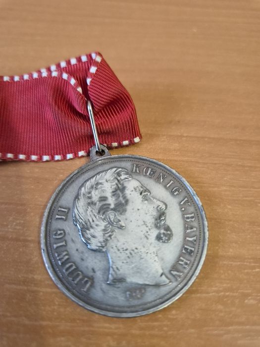 Medalie cu pandantiv Ludwig al II lea Regele Bavariei  25.8.1845 - 13.06.1886, Panglică roșie 50 lei
