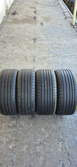 4 anvelope vara runflat Dunlop,fata 245/40/19,spate 275/35/19.Pretul este pe bucata.