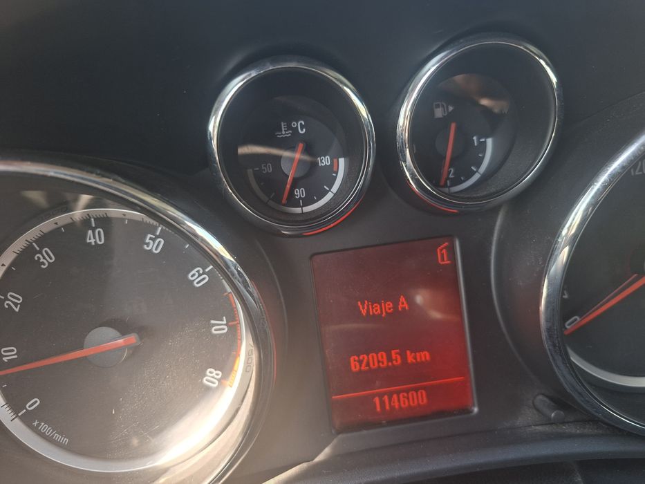 Vând Opel astra j 1.6 Benzină