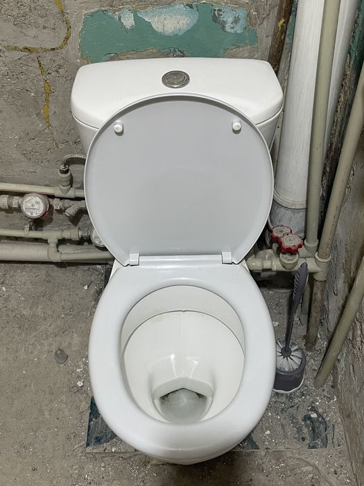 Продам межкомнатные двери, унитаз, ванна