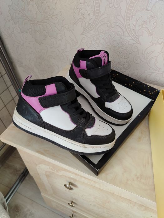 Детская обувь в очень хорошем состоянии