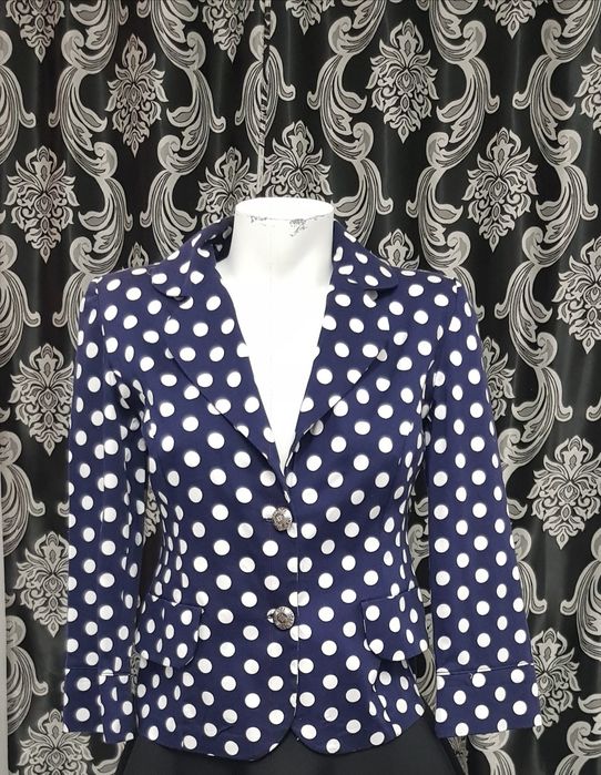 Sacou dama mar 40 pe eticheta dar recomand 38