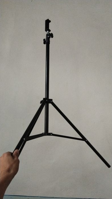 Smart watch,Tripod,Naushnik,Mikrafon sotiladi