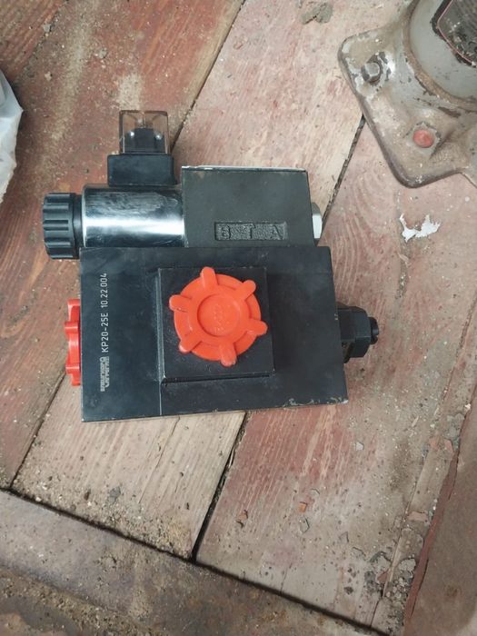 Продам Гидроклапан-гидрораспределитель