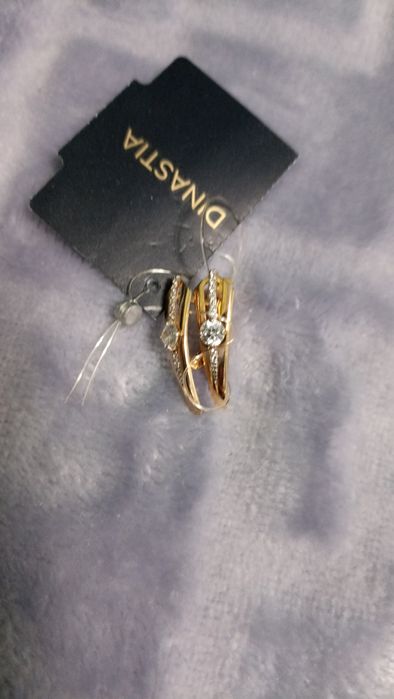 Продам новые золотые серьги