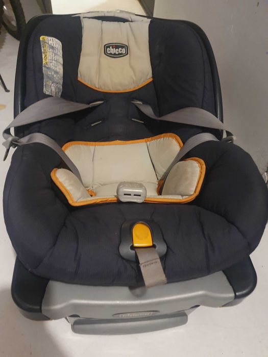 Бебешко столче / кош за кола Chicco + Isofix база
