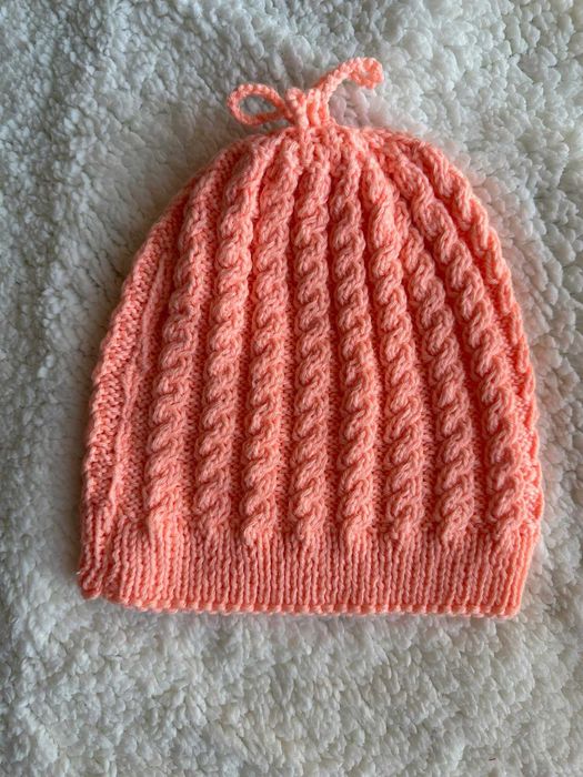 Ръчно изплетени шапки от баба с плетен помпон