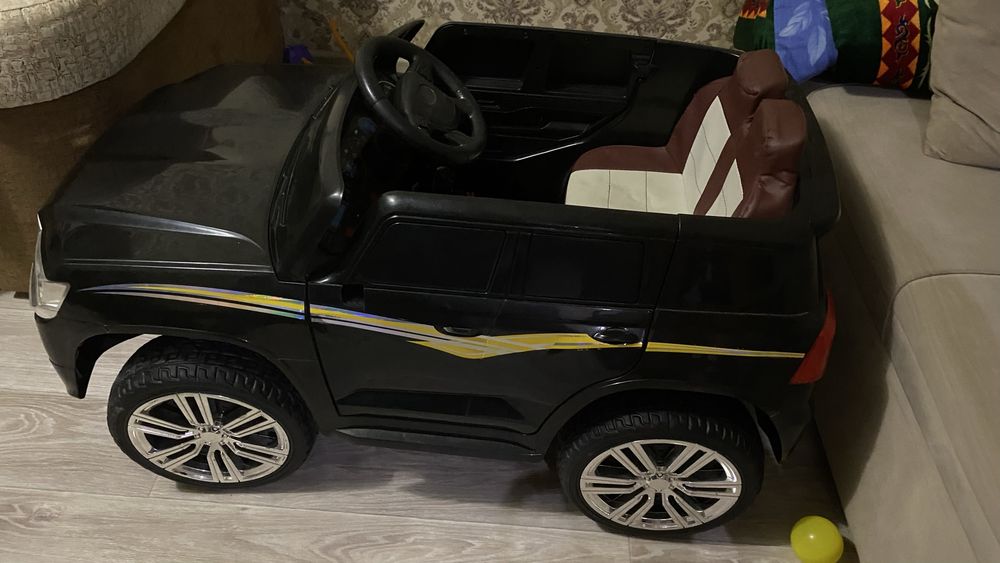 Детский электромобиль