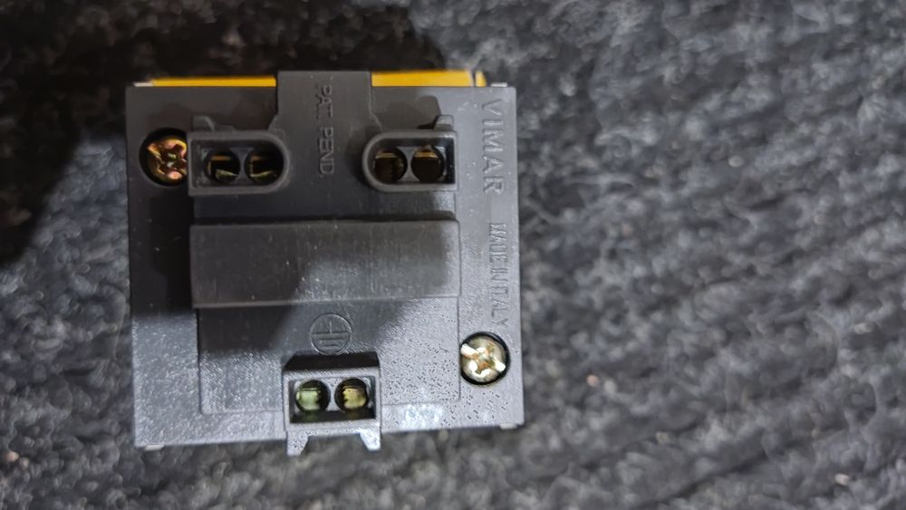 Продам  электрические розетки Vimar