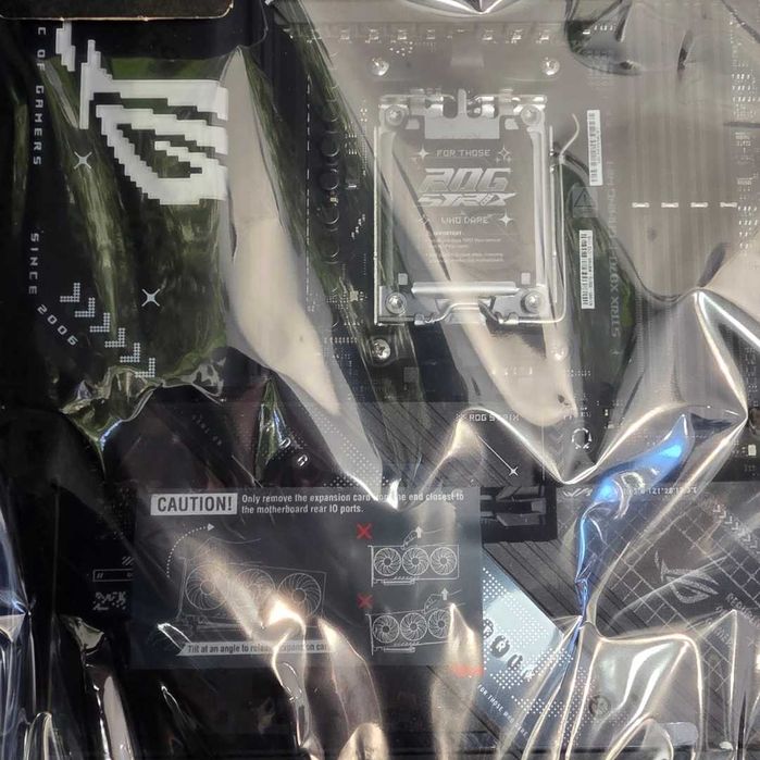 Placa de baza ASUS ROG STRIX X870-F Gaming WiFi - GARANTIE 12 LUNI | TrueGSM