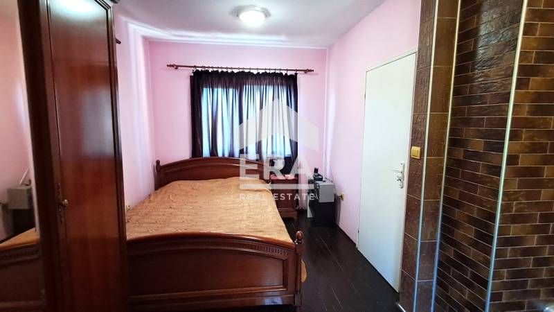 Ексклузивна, двуетажна, обзаведена къща за продажба, с гараж, зимна ос