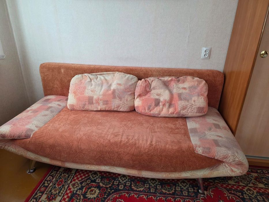 Продам диваны,тумбы