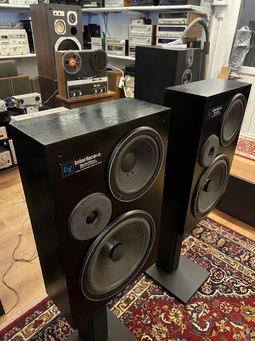Boxe Electro-Voice Interface A 3 cai fabricate în Switzerland