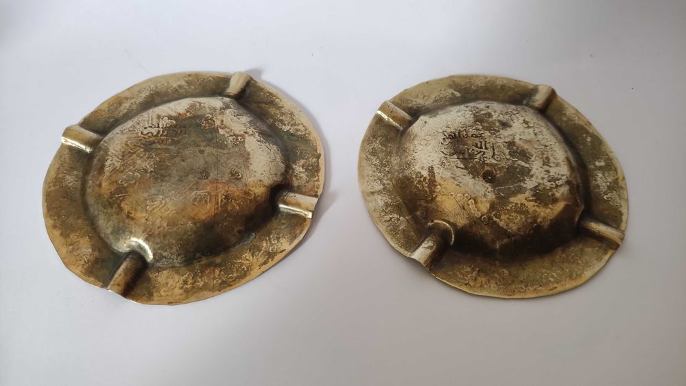 2 гравирани пепелника от месинг с маркировка