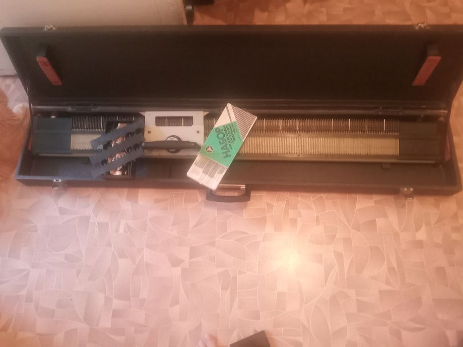 Продам вязальную машину "Нева-2"