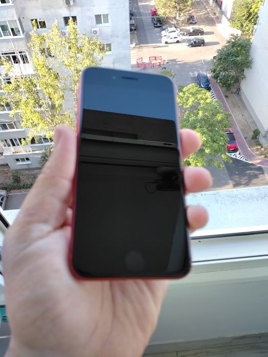 iPhone SE 64GB RED – stare foarte bună, fără zgârieturi