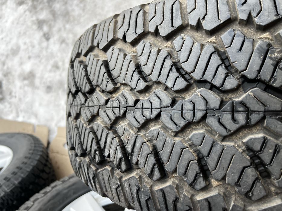 Комплект резины с дисками. 285/60/18