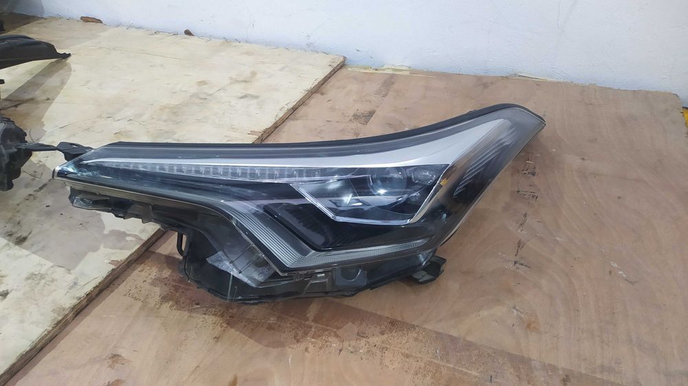 Фары передние Toyota C-HR 2016 +