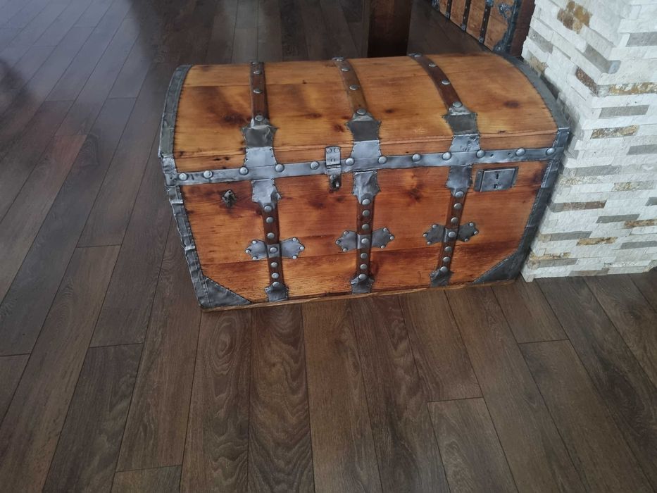 Стар дървен сандък/ракла/скрин