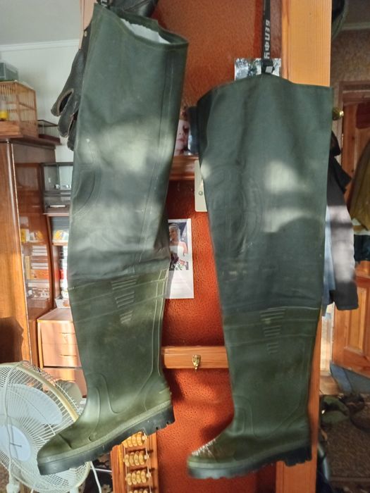 Принадлежности для охоты и рыбалки.