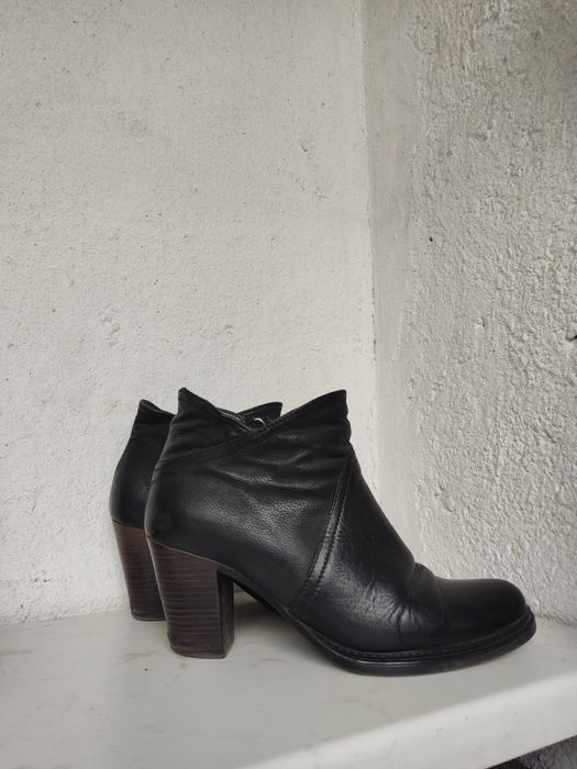 Продавам дамски боти