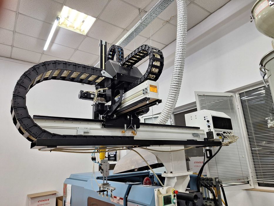 Продавам робот APEX - нов