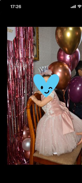 Продам нарядное платье для девочки