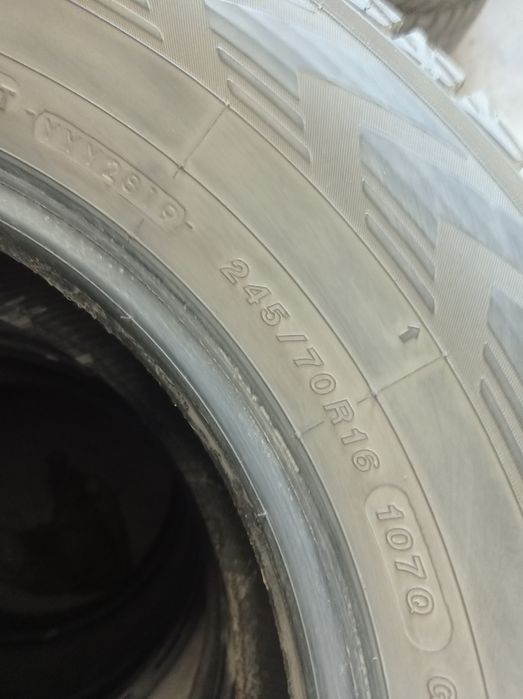 Продам комплект зимних шин