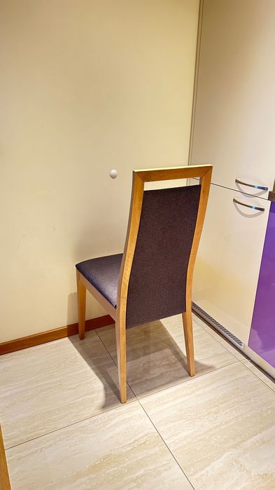 Трапезни столове от масивно дърво