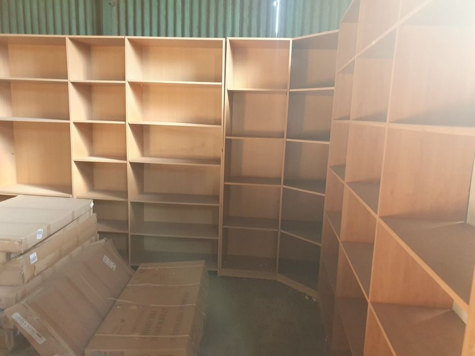 Mobilier magazin rafturi pal melaminat