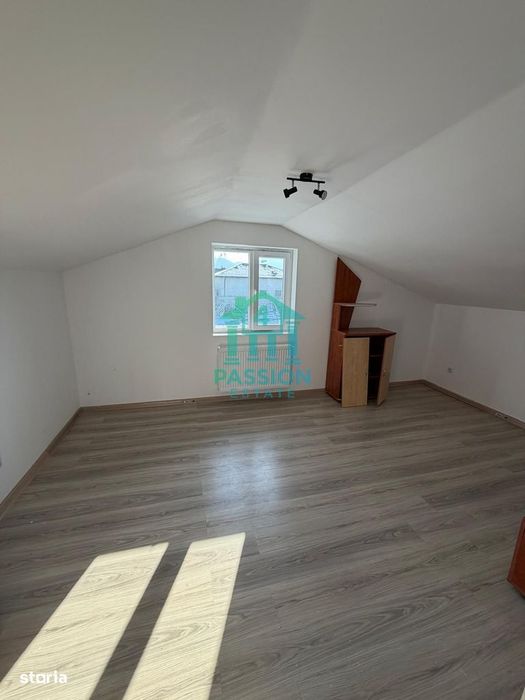 Casa / Vila cu 5 Camere, Tarlungeni, Strada Izvorului