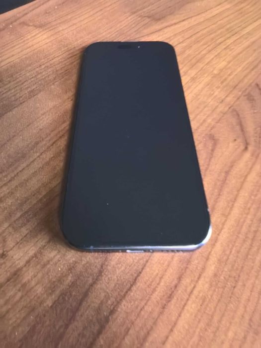 Продавам iPhone 15 pro 128gb