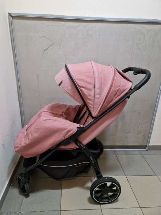 Детская прогулочная коляска