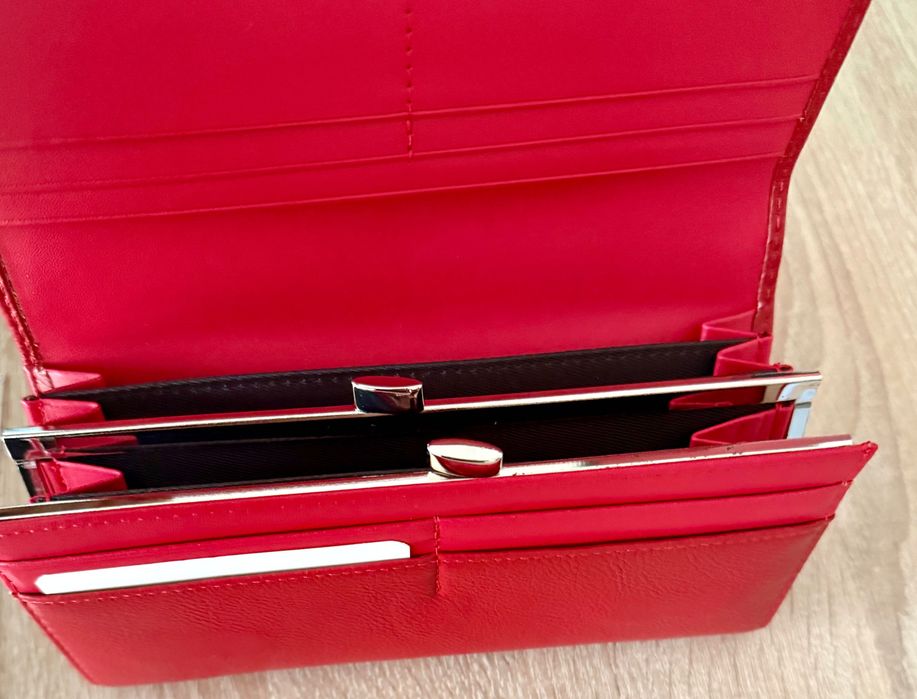 Елегантен НОВ дамски портфейл за стилни дами