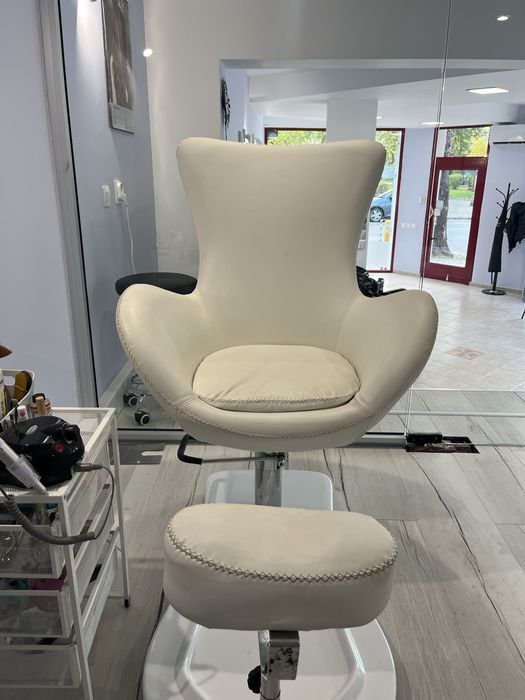 Продавам педикюрен стол