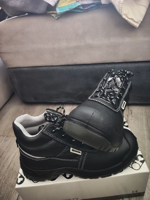 Bocanci de protecție cu bombeu metalic noi Nr 41