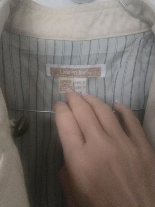 Палто, подчертаващо силуeта с асиметрични копчета