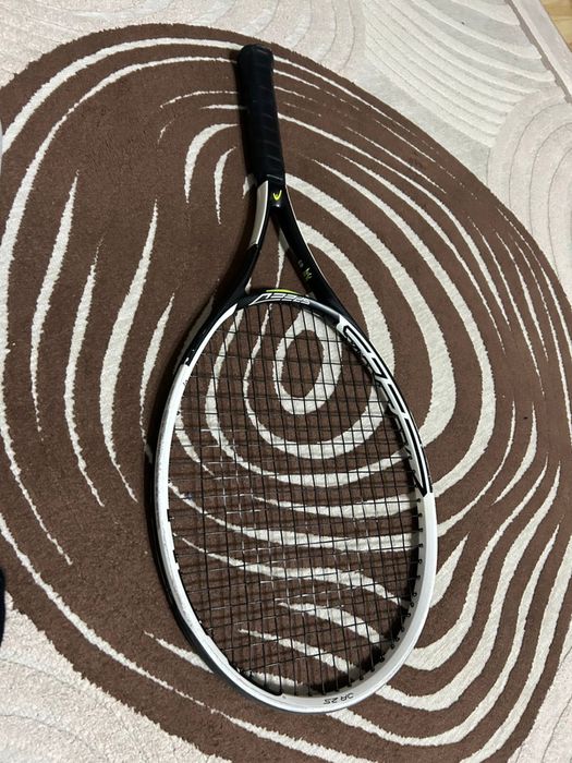 Теннисная ракетка