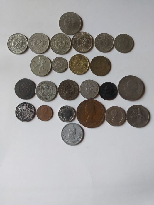 Различни монети от различни години