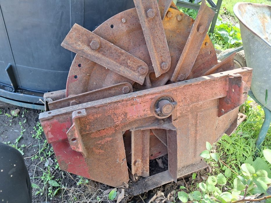 Tocator de lemne cu cuțite