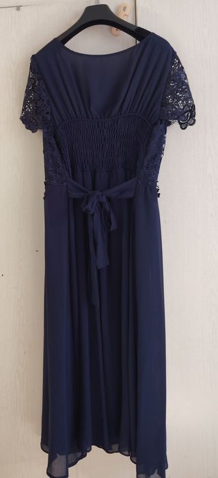 Официална рокля в синьо.