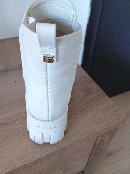 GUESS 37 номер слагани веднъж