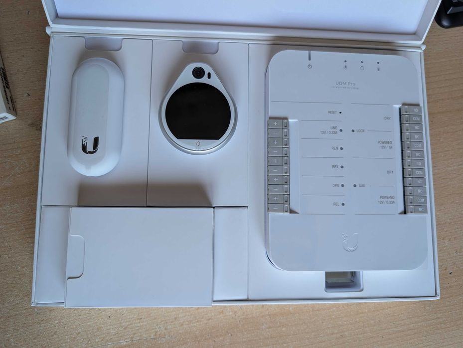 Sistem control acces IP Ubiquiti UniFi Starter UA-SK, Camera, 20 carduri acces, NFC, BLE 4, PoE