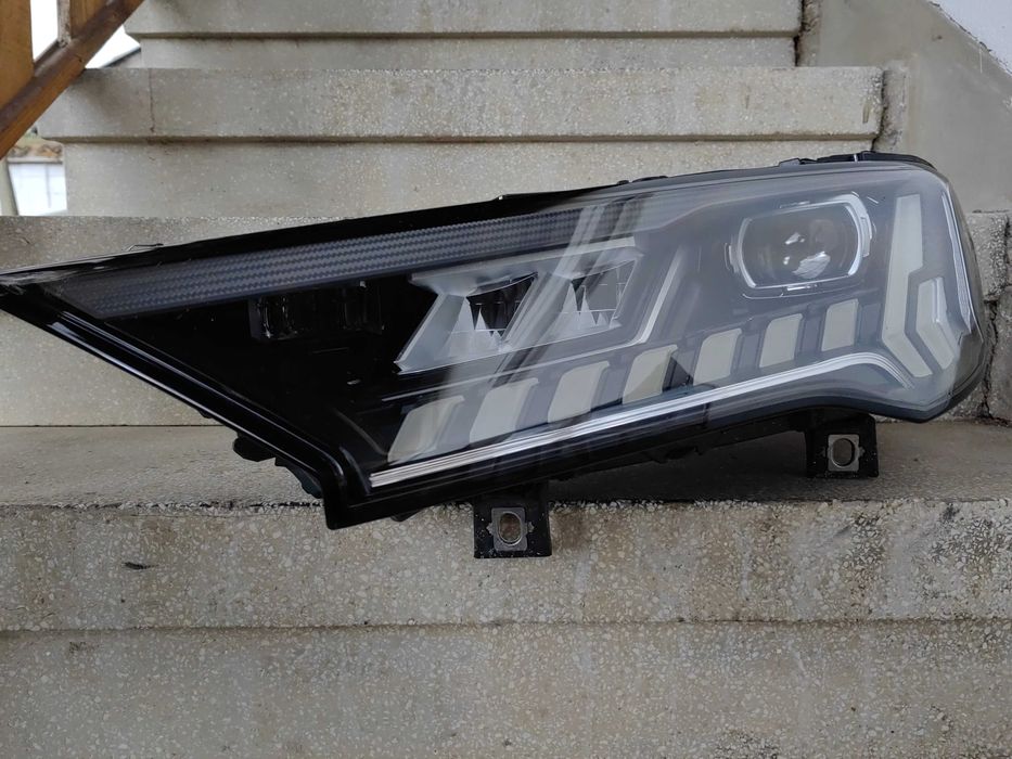 Фар Audi Q7/SQ7 LED ляв 2019-24/ Фар Ауди Кю7 Оригинален