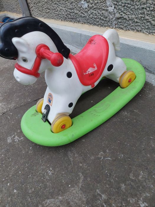 Vând căluț balansoar.