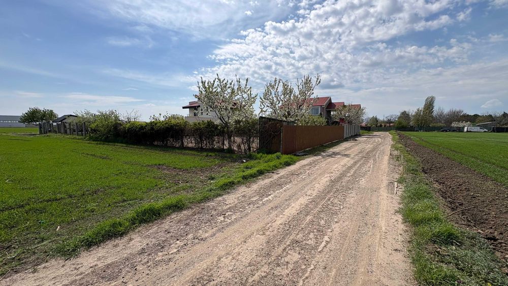 Vand teren intravilan 1.000 mp(doua loturi de 500 mp) strada Aviasan foarte aproape de DN26