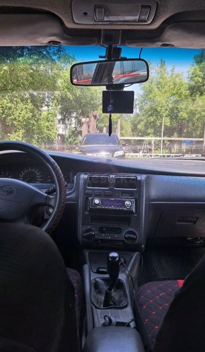 Тойота Карина е 1997г