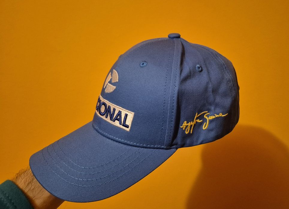 Sapca omagiu model anii 90 Formula 1 Nacional Ayrton Senna