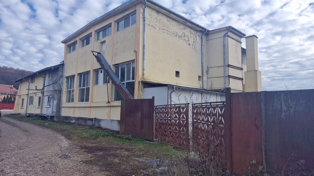VAND/INCHIRIEZ cladire,teren,spatiu comercial